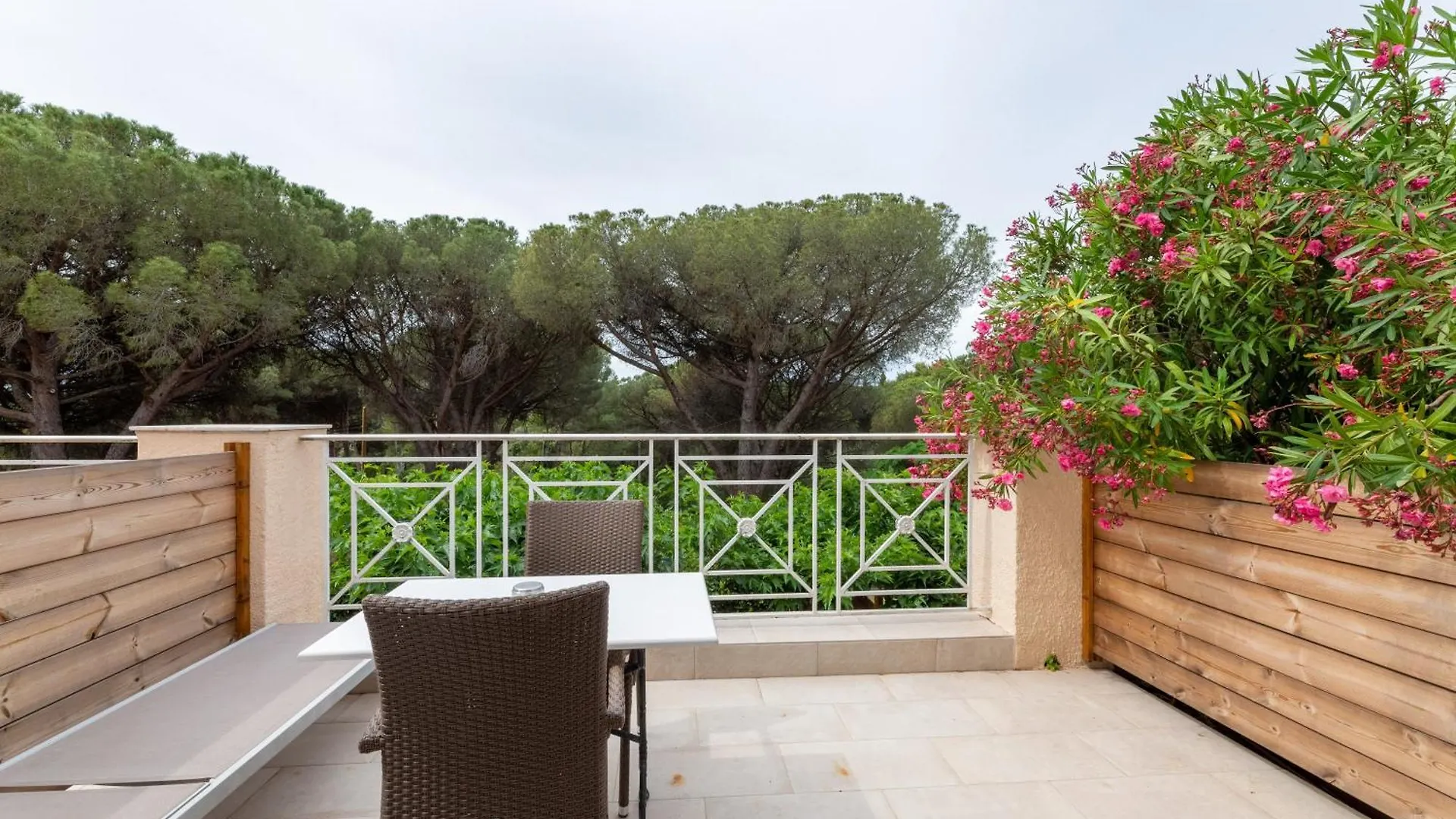 Chambres D'Hotes Les Amandiers Saint-Tropez 0*,  France